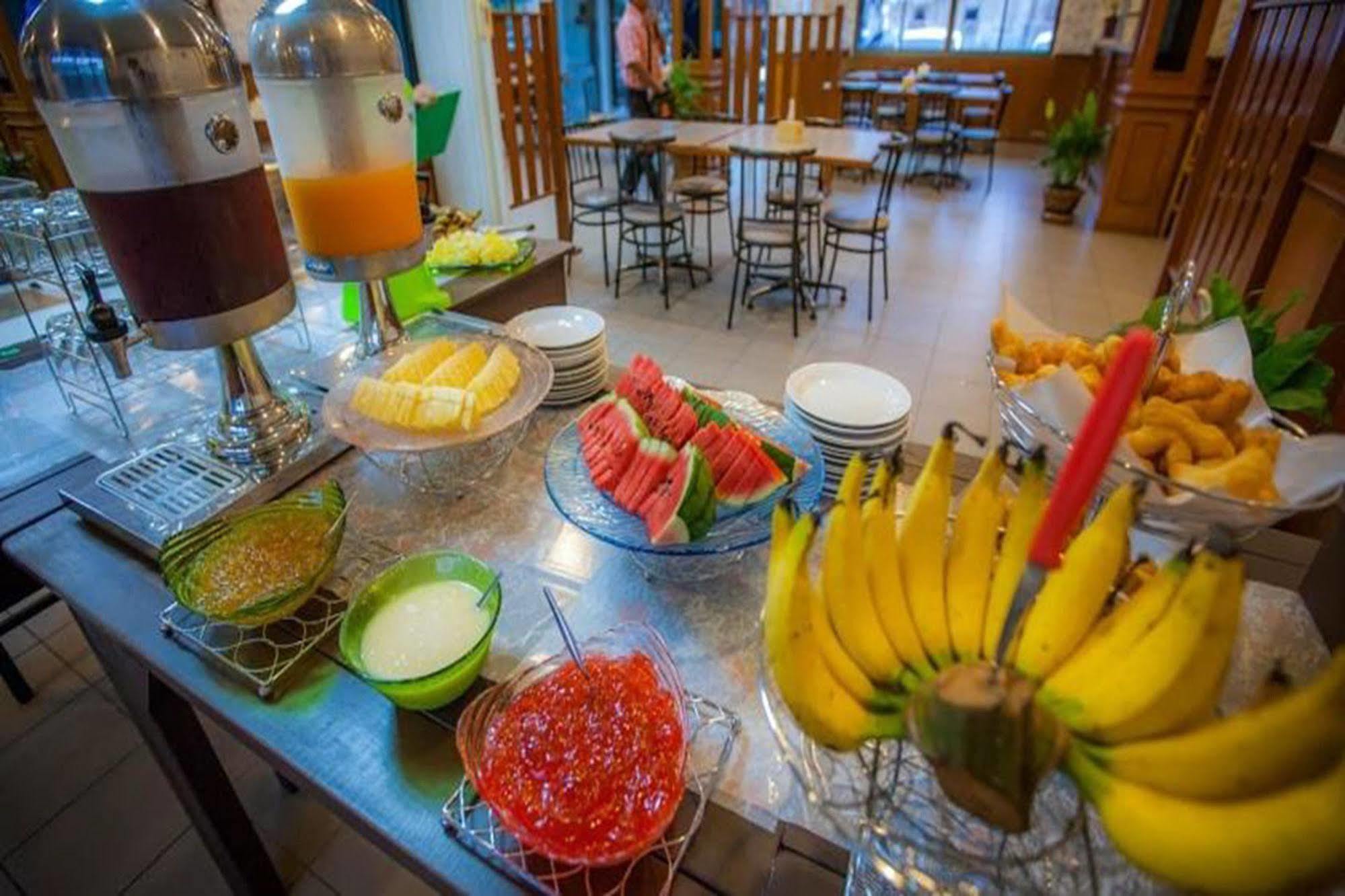 Rayong President Hotel Bagian luar foto